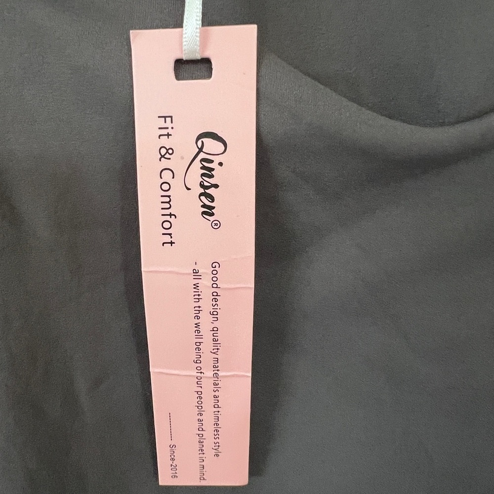 NWT Quinsen Woman’s Cap Sleeve Crop Top - Picture 4 of 5